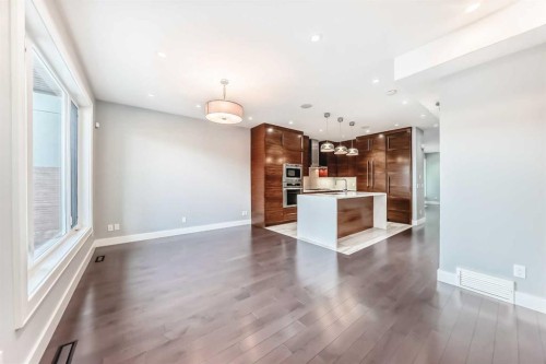 2414 31 Avenue Sw, Calgary, AB - Indoor Photo Showing Kitchen