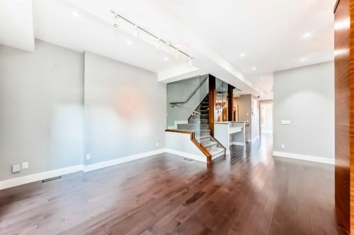 2414 31 Avenue Sw, Calgary, AB - Indoor Photo Showing Other Room