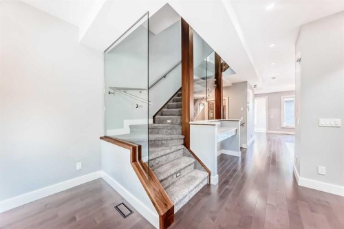 2414 31 Avenue Sw, Calgary, AB - Indoor Photo Showing Other Room