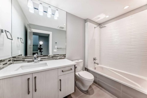 2414 31 Avenue Sw, Calgary, AB - Indoor Photo Showing Bathroom