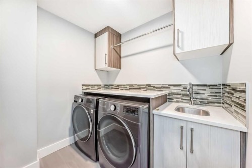 2414 31 Avenue Sw, Calgary, AB - Indoor Photo Showing Laundry Room