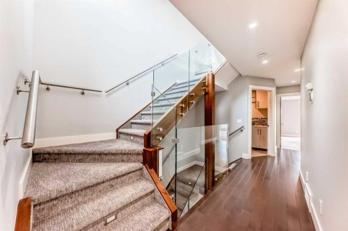 2414 31 Avenue Sw, Calgary, AB - Indoor Photo Showing Other Room