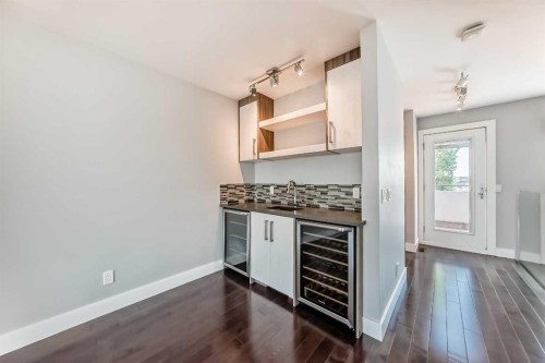 2414 31 Avenue Sw, Calgary, AB - Indoor