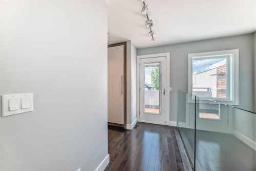 2414 31 Avenue Sw, Calgary, AB - Indoor Photo Showing Other Room