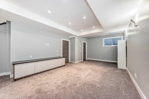 2414 31 Avenue Sw, Calgary, AB - Indoor Photo Showing Other Room