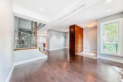 2414 31 Avenue Sw, Calgary, AB - Indoor Photo Showing Other Room