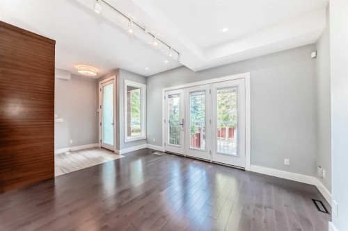 2414 31 Avenue Sw, Calgary, AB - Indoor Photo Showing Other Room