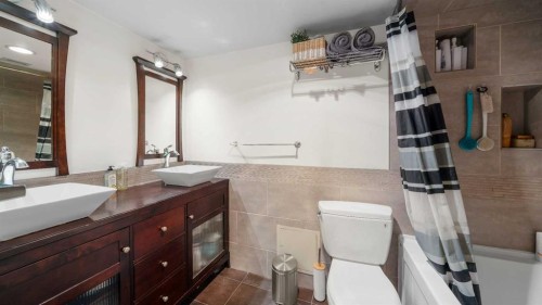 105-1320 12 Avenue Sw, Calgary, AB - Indoor Photo Showing Bathroom