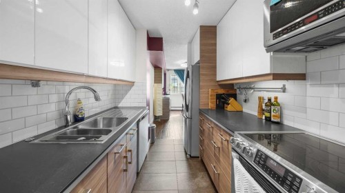 105-1320 12 Avenue Sw, Calgary, AB - Indoor Photo Showing Kitchen With Double Sink With Upgraded Kitchen