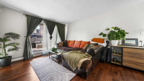 105-1320 12 Avenue Sw, Calgary, AB - Indoor Photo Showing Living Room