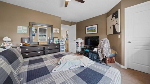 221 Elgin Place Se, Calgary, AB - Indoor Photo Showing Bedroom