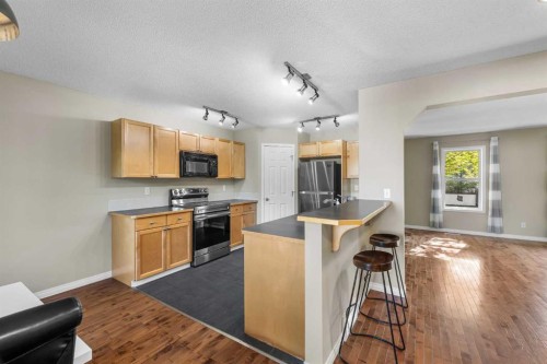 89 Mckenzie Towne Drive Se, Calgary, AB - Indoor Photo Showing Kitchen