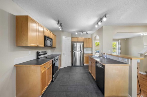 89 Mckenzie Towne Drive Se, Calgary, AB - Indoor Photo Showing Kitchen
