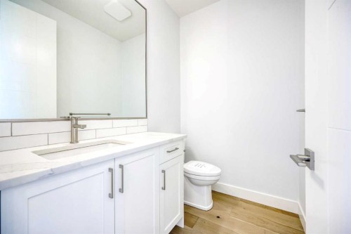 2006 26A Street Sw, Calgary, AB - Indoor Photo Showing Bathroom