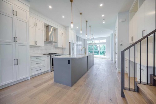 2006 26A Street Sw, Calgary, AB - Indoor Photo Showing Kitchen With Upgraded Kitchen