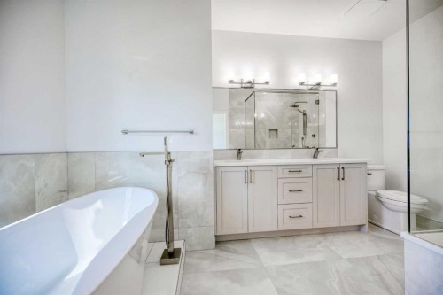 2006 26A Street Sw, Calgary, AB - Indoor Photo Showing Bathroom