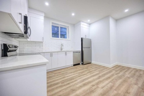 2006 26A Street Sw, Calgary, AB - Indoor Photo Showing Kitchen With Upgraded Kitchen