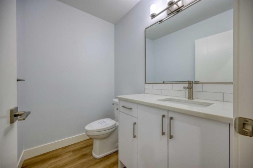 2006 26A Street Sw, Calgary, AB - Indoor Photo Showing Bathroom