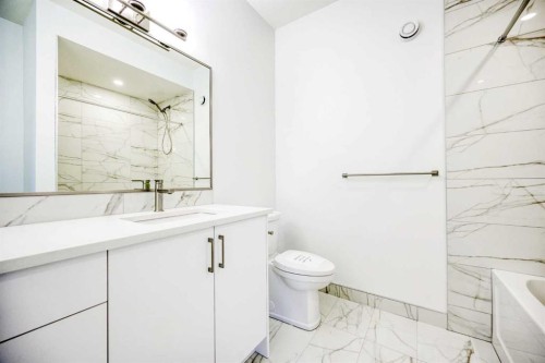2006 26A Street Sw, Calgary, AB - Indoor Photo Showing Bathroom