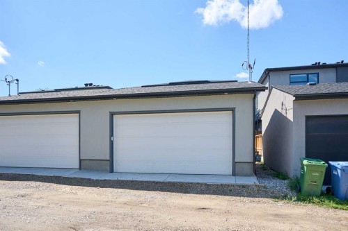 2006 26A Street Sw, Calgary, AB - Outdoor