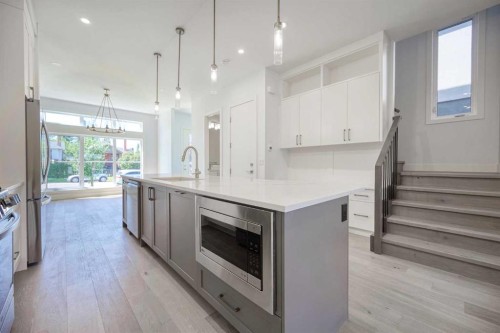 2006 26A Street Sw, Calgary, AB - Indoor Photo Showing Kitchen With Upgraded Kitchen