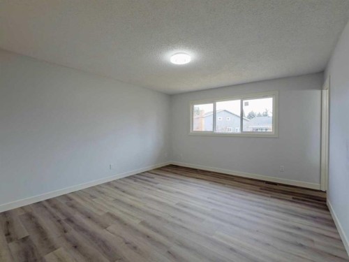 7032 78 Street Nw, Calgary, AB - Indoor Photo Showing Other Room