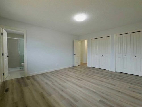 7032 78 Street Nw, Calgary, AB - Indoor Photo Showing Other Room