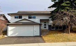 7032 78 Street NW Calgary, AB T3B 4H9
