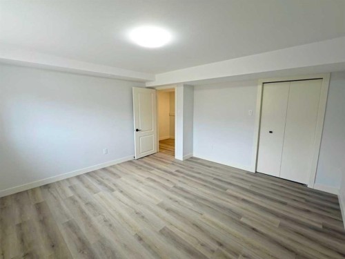 7032 78 Street Nw, Calgary, AB - Indoor Photo Showing Other Room