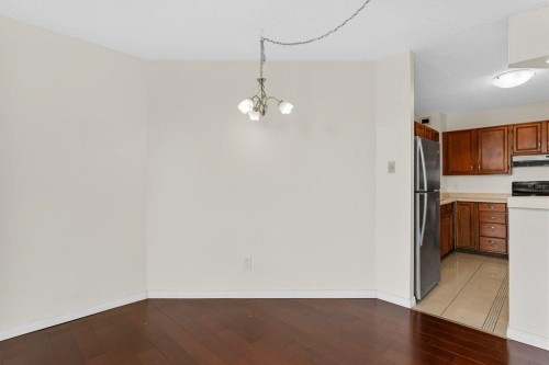 402-1202 13 Avenue Sw, Calgary, AB - Indoor Photo Showing Kitchen