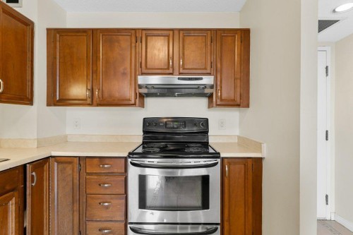 402-1202 13 Avenue Sw, Calgary, AB - Indoor Photo Showing Kitchen