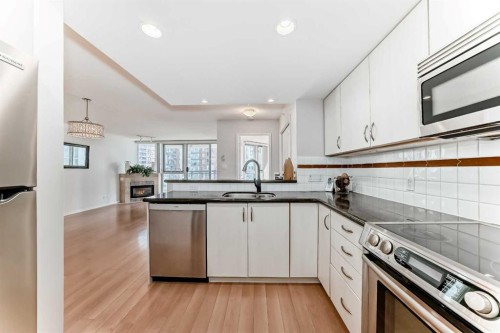 1308-1108 6 Avenue Sw, Calgary, AB - Indoor Photo Showing Kitchen