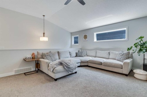 99 Legacy Glen Terrace Se, Calgary, AB - Indoor Photo Showing Living Room