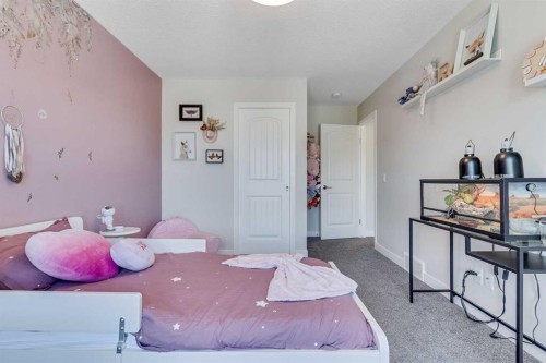 99 Legacy Glen Terrace Se, Calgary, AB - Indoor Photo Showing Bedroom