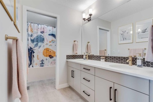 99 Legacy Glen Terrace Se, Calgary, AB - Indoor Photo Showing Bathroom