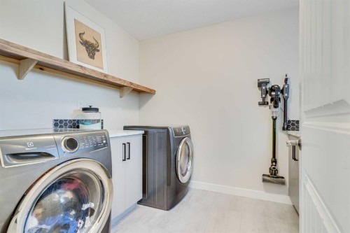 99 Legacy Glen Terrace Se, Calgary, AB - Indoor Photo Showing Laundry Room