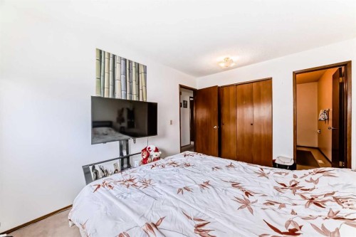 6203 Rundlehorn Drive Ne, Calgary, AB - Indoor Photo Showing Bedroom