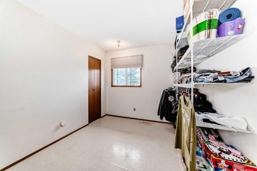 6203 Rundlehorn Drive Ne, Calgary, AB - Indoor Photo Showing Other Room