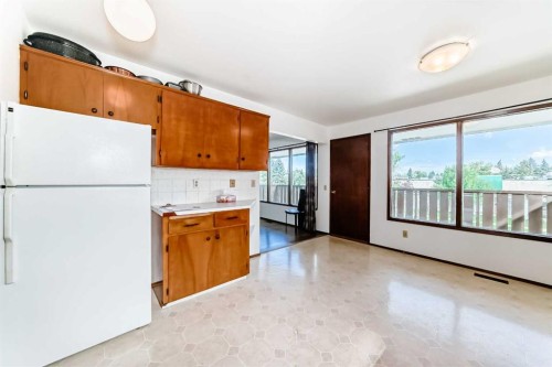6203 Rundlehorn Drive Ne, Calgary, AB - Indoor Photo Showing Kitchen