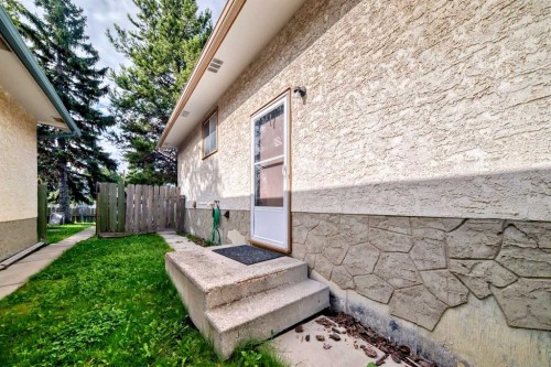 6203 Rundlehorn Drive Ne, Calgary, AB - Outdoor
