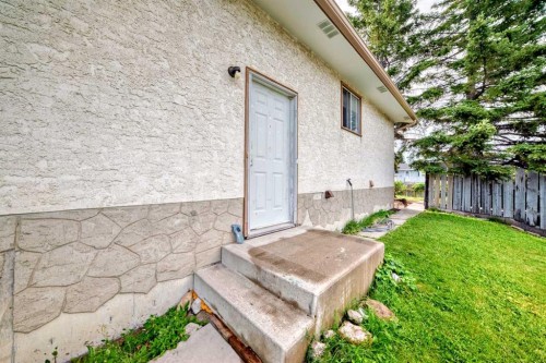 6203 Rundlehorn Drive Ne, Calgary, AB - Outdoor