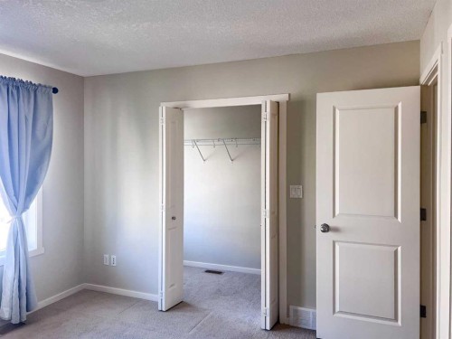 28 Kinlea Common Nw, Calgary, AB - Indoor Photo Showing Other Room
