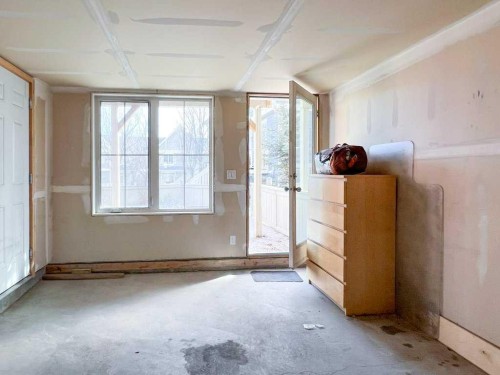 28 Kinlea Common Nw, Calgary, AB - Indoor Photo Showing Other Room