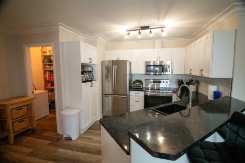 103-604 19 Street Se, High River, AB - Indoor Photo Showing Kitchen