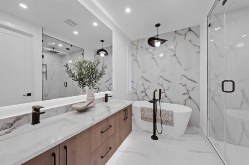 2720 5 Avenue Nw, Calgary, AB - Indoor Photo Showing Bathroom