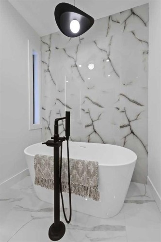 2720 5 Avenue Nw, Calgary, AB - Indoor