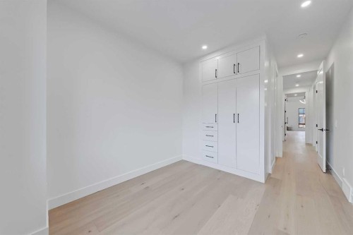2720 5 Avenue Nw, Calgary, AB - Indoor Photo Showing Other Room