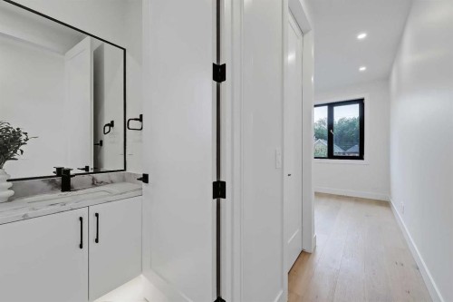 2720 5 Avenue Nw, Calgary, AB - Indoor