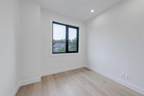 2720 5 Avenue Nw, Calgary, AB - Indoor Photo Showing Other Room