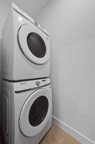 2720 5 Avenue Nw, Calgary, AB - Indoor Photo Showing Laundry Room